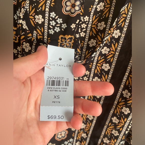 NWT Ann Taylor Blouse- XS PETITE - Picture 4 of 5